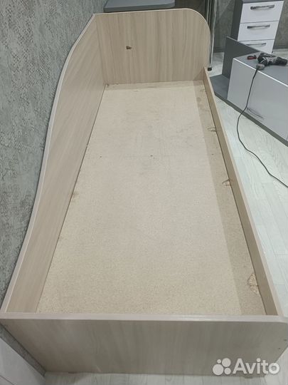 Кровать односпальная с ящиками и матрасом
