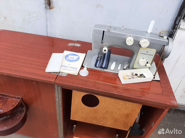 Швейную машинку чайка 142м с тумбой