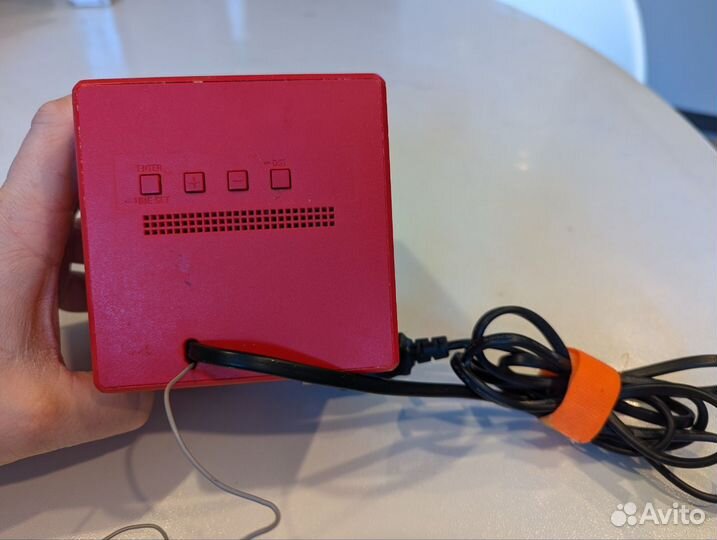 Стильный радиобудильник Sony ICF-C1T