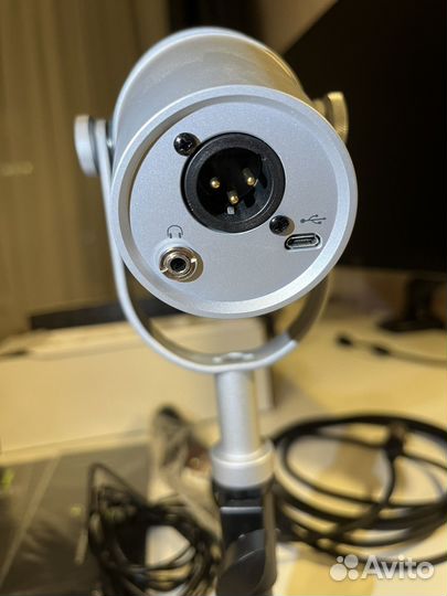 Студийный микрофон shure mv7x grey