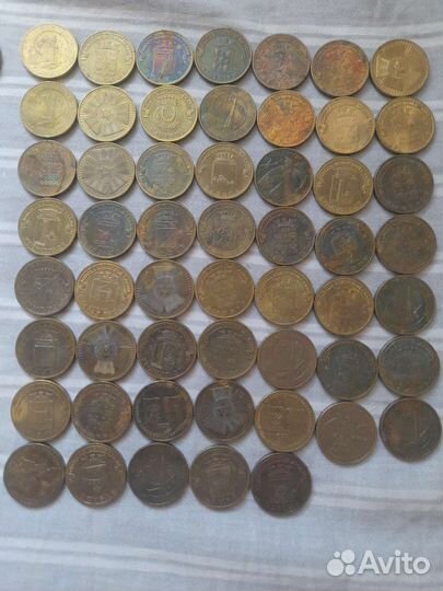 Купюры, монеты номиналом 10 рубл