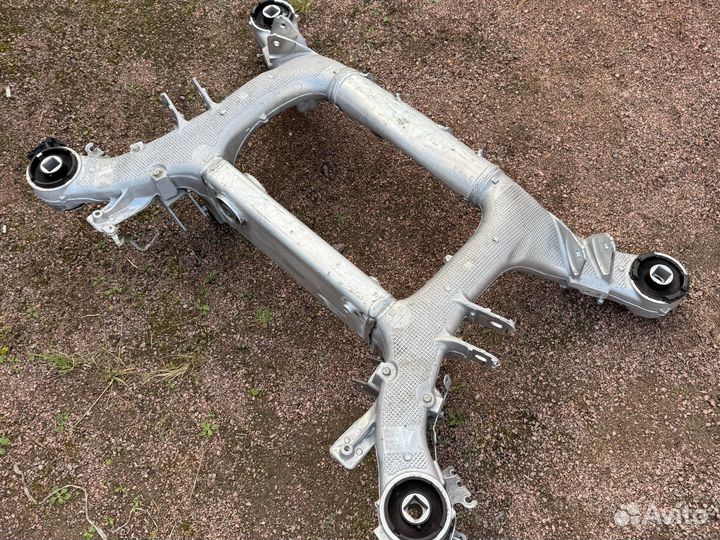 BMW X6M F96 Задний подрамник 33308091179