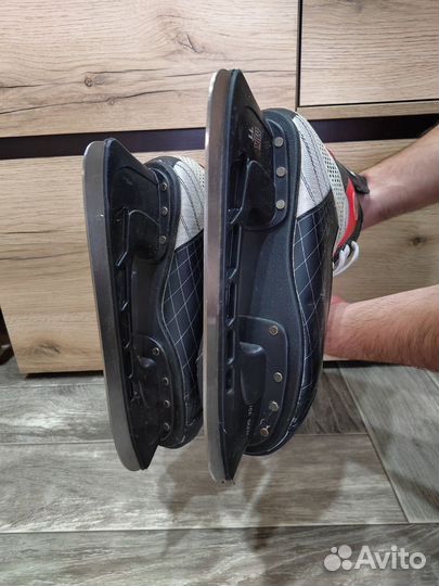 Коньки хоккейные