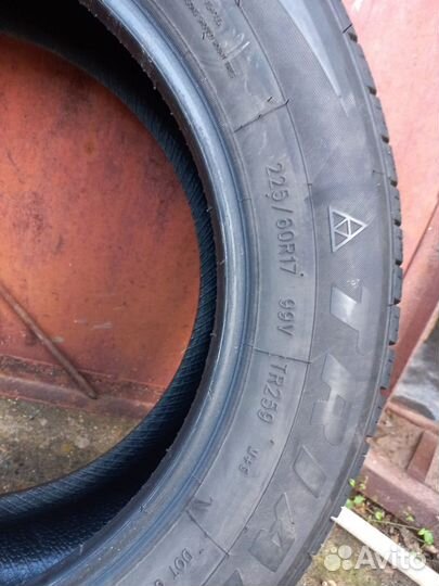 Triangle TR259 225/60 R17