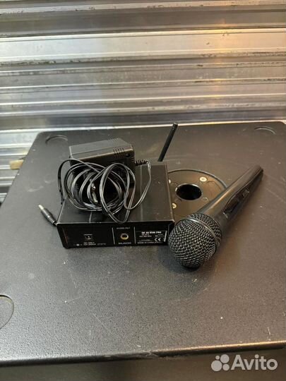 Радиомикрофон AKG WMS 40mini