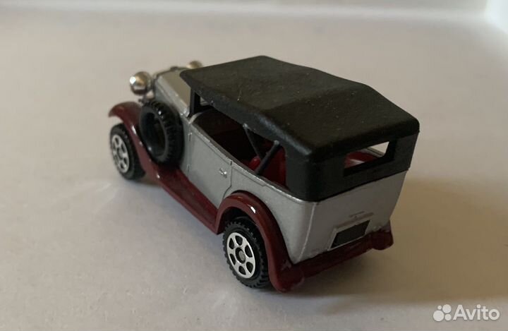 Коллекционная машинка Datsun 1:49