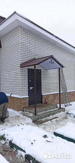 Козырек над дверью