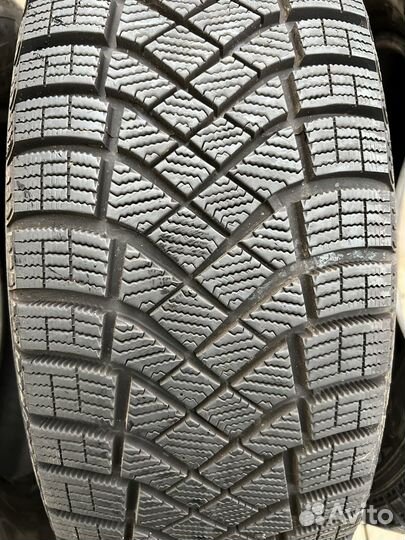 Pirelli Ice Zero FR 215/65 R16 102T