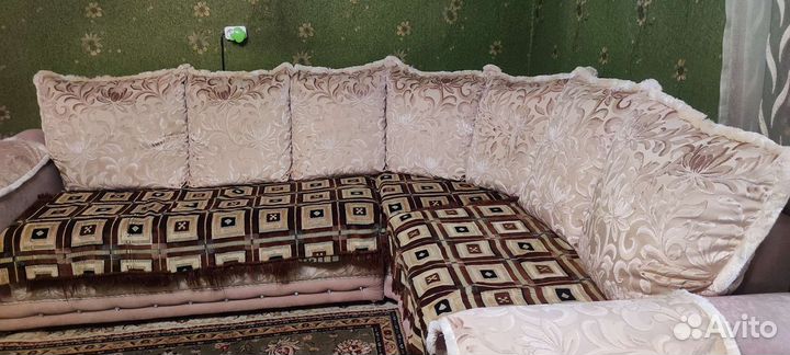 Угловой диван и кресло