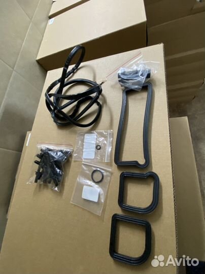 Клапанная крышка Mazda 6/3 Ford mondeo 2.0/2.3/2.5