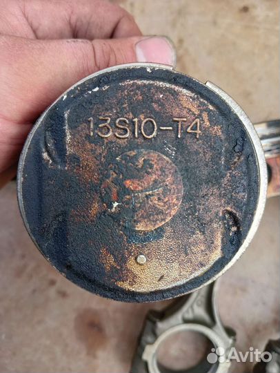 Поршни на Митцубиси Лансер 9 с1.3 и 1.6