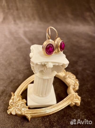 Серьги золотые.583 проба со звездой.Корунд