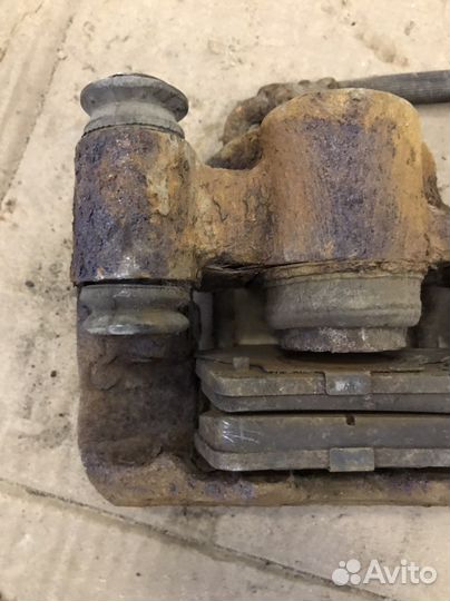 Суппорт задний левый Toyota RAV4 (2656)