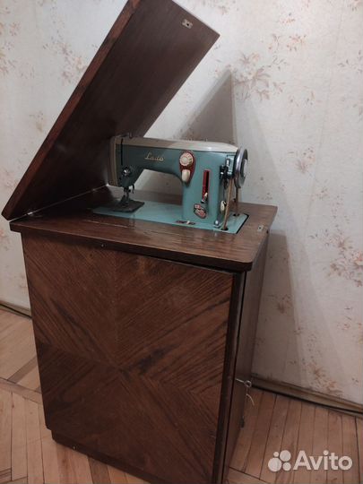 Швейная машина LADA 236