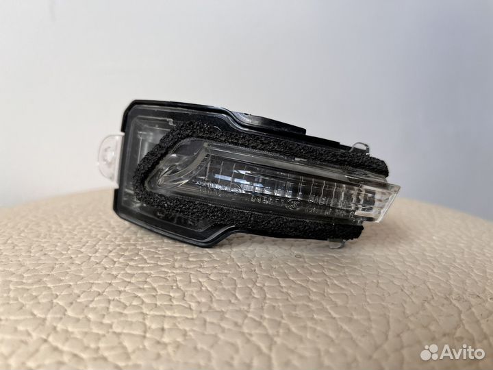 Повторитель левого зеркала Lexus RX 4