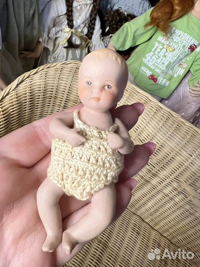 Фарфоровая куколка