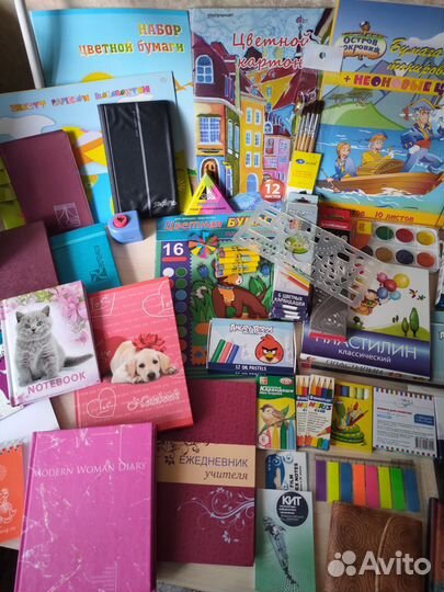 Канцтовары. Карандаши. Ежедневники. Краски. Бумага