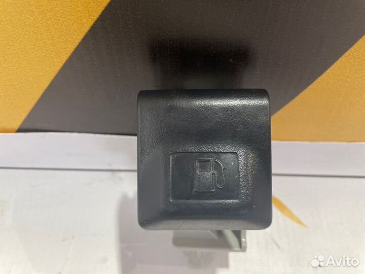 Ручка открывание лючка бензобака Toyota Land