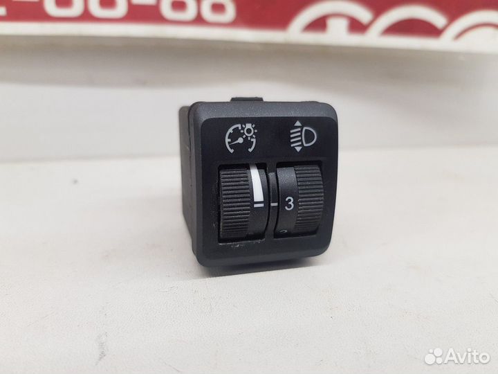 Кнопка корректора фар (Geely Atlas)