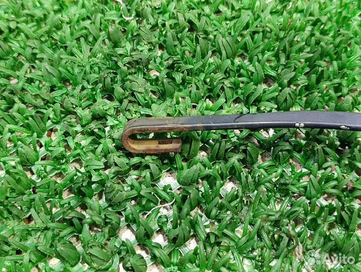 Поводок стеклоочистителя правый Nissan Pathfinder