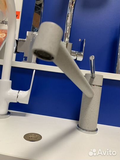 Итальянский смеситель на кухню бело/серый