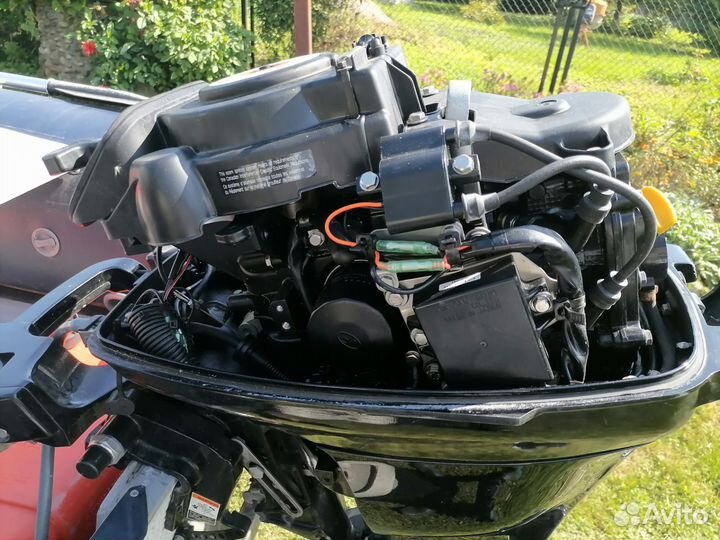 Продаётся лодочный 4-х тактный мотор Mercury 10