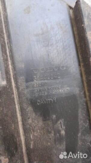 Решетка переднего бампера Volvo Xc 40 С 2017 Года