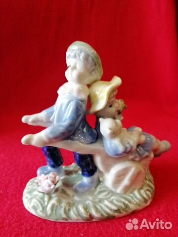 Статуэтка фарфоровая 