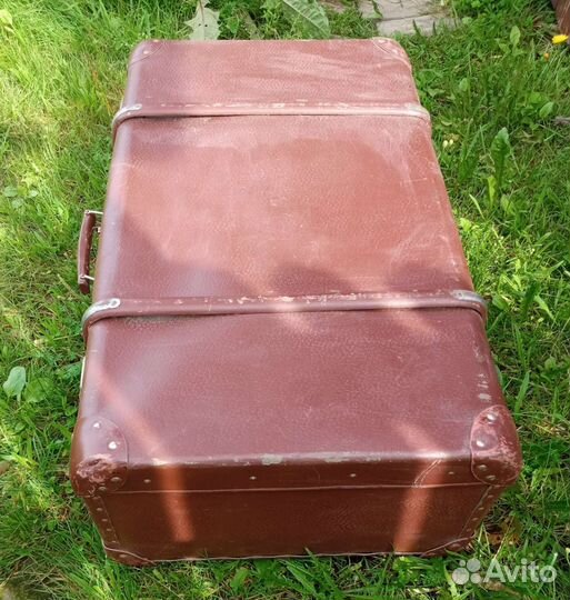 Большой, старинный чемодан. Ретро. Винтаж