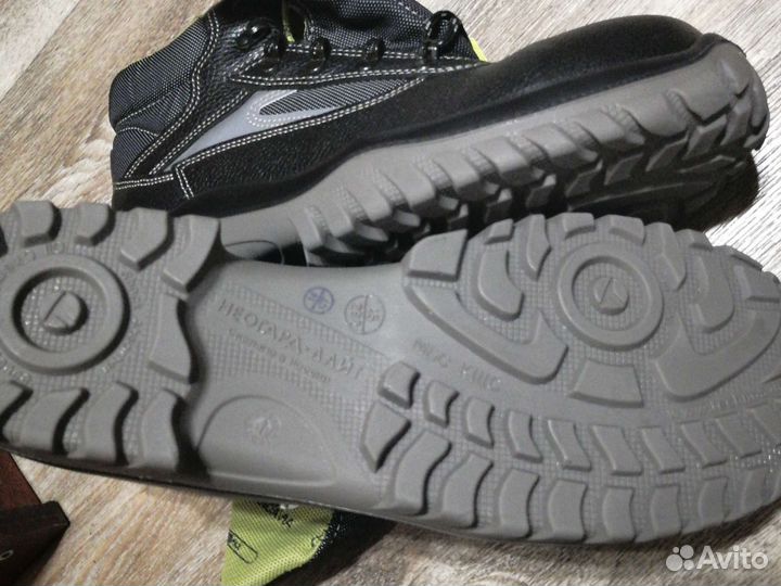 Ботинки 41 и 45 размер