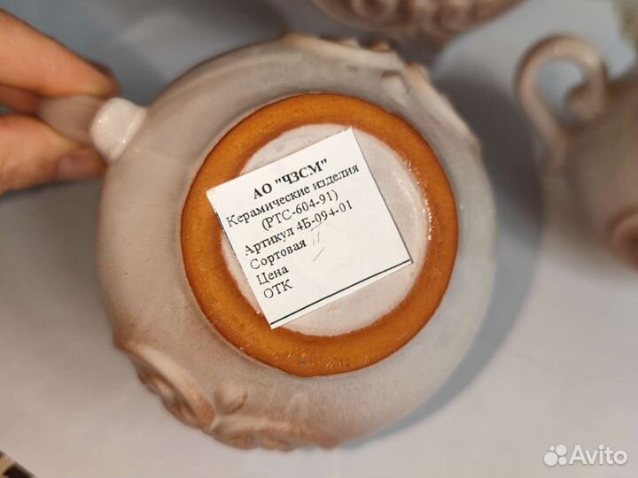 Кувшин с кружками