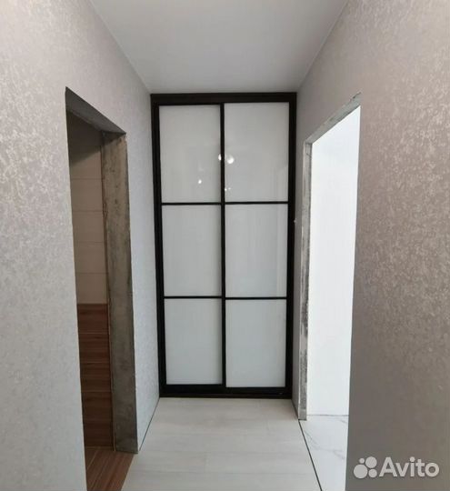 Шкаф в нишу на балкон