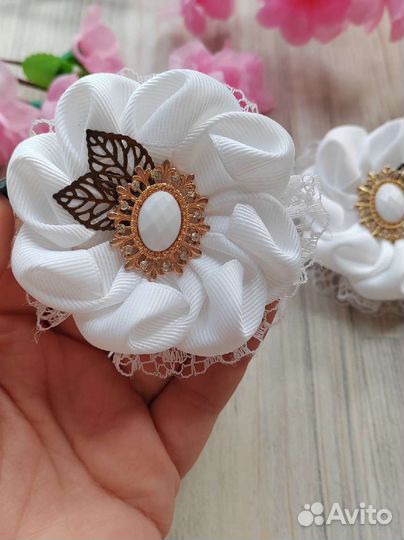 Бантики ручной работы на 1 сентября, белые