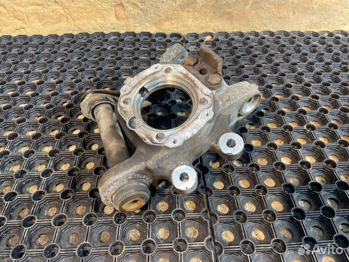 Кулак задний задний левый Bmw 5 E60 N52B30 AF 2005