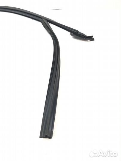 Уплотнитель стекла двери передний правый Bmw