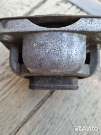 Подушка АКПП на mercedes ml w164