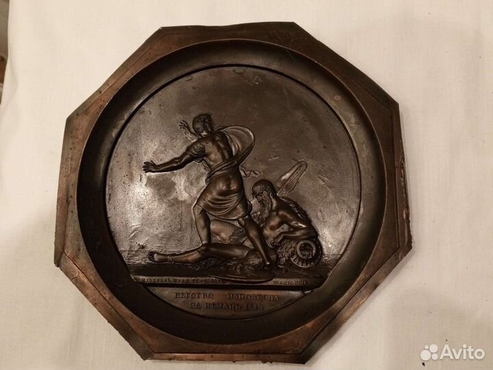 Два барельефа медальонов Федора Толстого