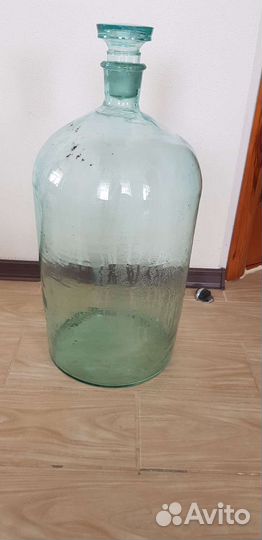 Бутыль стеклянная старинная с родной крышкой