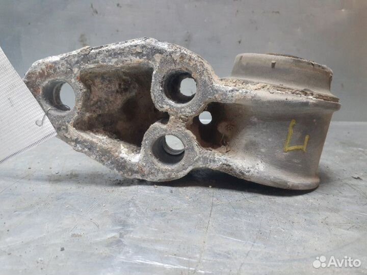 Сайлентблок задней балки левый Volkswagen Passat