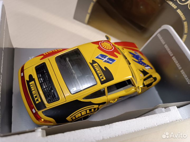 Bburago Porsche 911 993 Carrera Racing 1/18