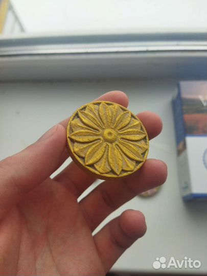 Медальоны из дерева