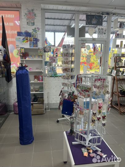 Напольный стенд для открыток