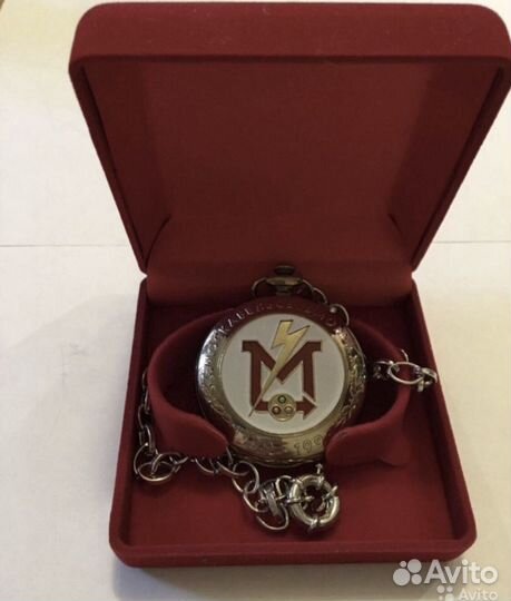 Часы и значки юбилейные