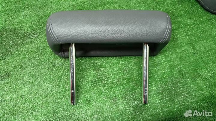 Подголовник сиденья задний VW Touareg 2002-2010