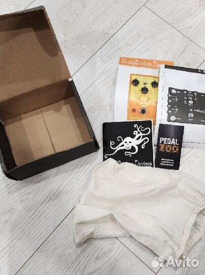 Earthquaker swiss things гитарная педаль футсвитч