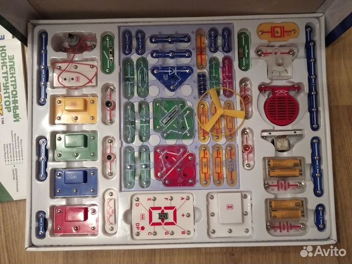 Конструктор Знаток 999 схем