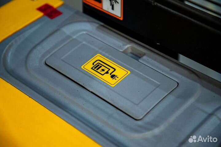 Штабелер самоходный 1,5 тонны 3 метра