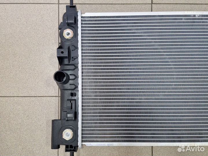 Радиатор охлаждения Opel Astra J 1,4-1,6