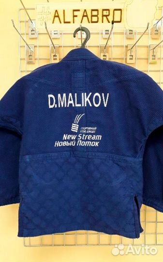 Вышивка на полотенце, халате, спецодежде