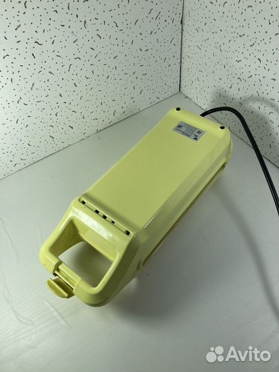 Вафельница для бельгийских вафель Kitfort кт-1611